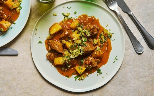 Spanish lamb stew with apples (Estofado de cordero con manzana)