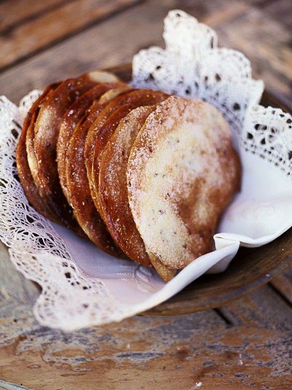 Spanish olive oil tortas (Tortas de aceite)