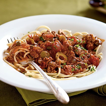 Spanish spaghetti with olives