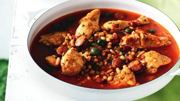 Spanish-style chicken casserole