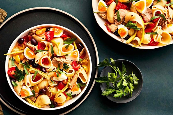 Spanish-style pasta salad with tuna and marinated tomatoes