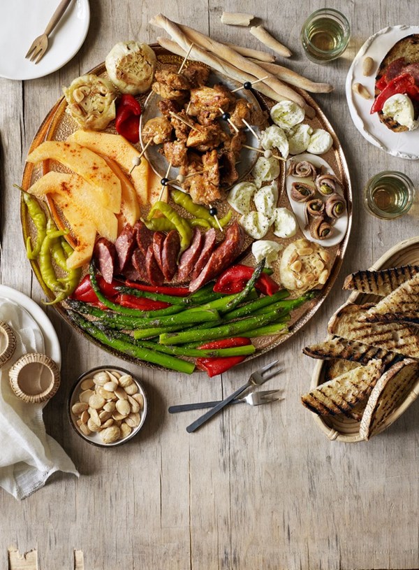 Spanish tapas platter: grilled asparagus