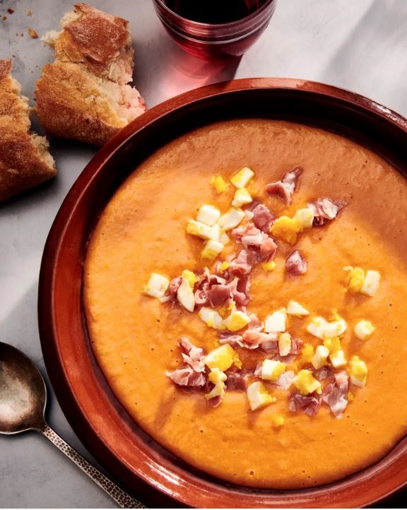 Spanish tomato-bread soup (Salmorejo)