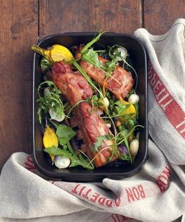 Spare ribs with honey and rocket