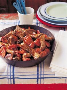 Spareribs with chile-spiced pork sausage (Costillas con longaniza)