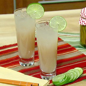 Sparkling blueberry cocktail