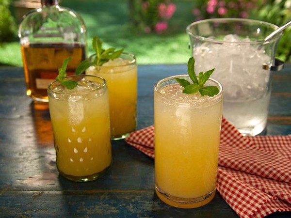 Sparkling bourbon lemonade