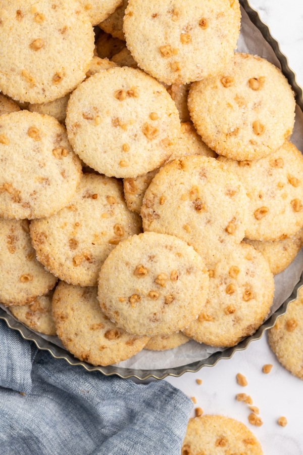 Sparkling butter toffee cookies