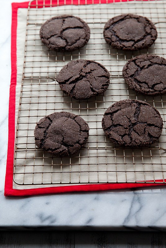 Sparkling dark chocolate cookies