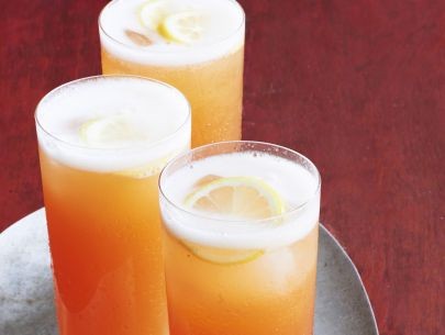 Sparkling peach tea