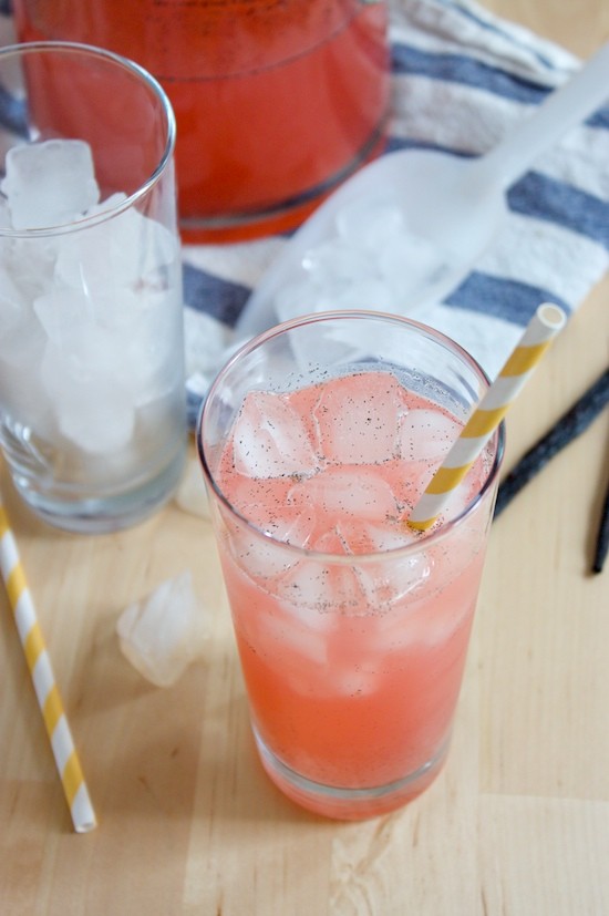 Sparkling rhubarb-vanilla lemonade