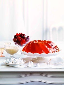 Sparkling vanilla jelly with melon and raspberry salad