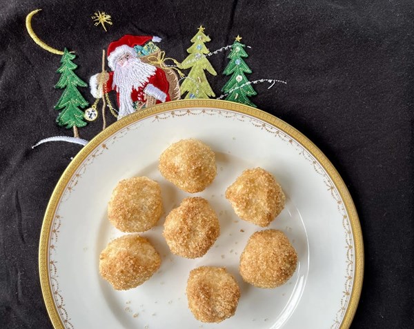 Sparkly coconut snowballs