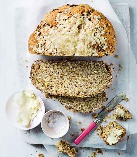 Speedy cheddar & onion soda bread