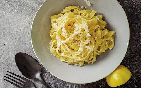 Speedy creamy fettuccine with lemon 