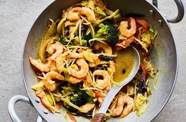 Speedy prawn & coconut curry 