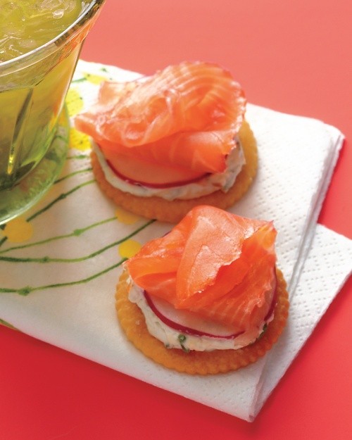 Speedy smoked-salmon crackers