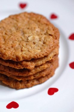Spelt and honey crisps / IKEA-style Swedish oat crisps (Havreflarn / Biscuits epeautre et miel)