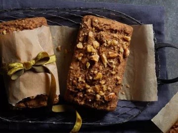 Spelt banana-walnut bread