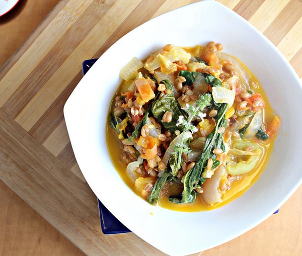Spelt berries with roasted pepper sauce