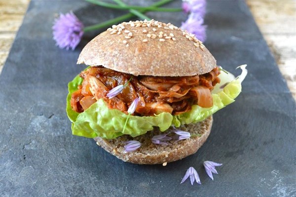 Spelt burger buns