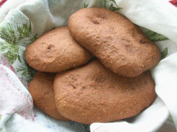 Spelt cocoa pitta breads