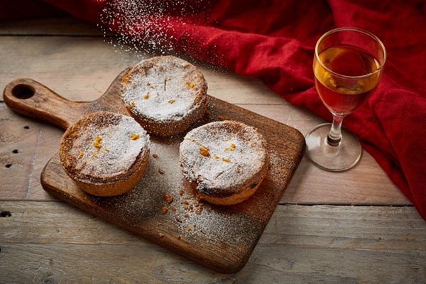  Spelt, orange and hazelnut mince pies