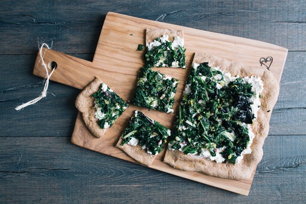 Spelt pizza with ricotta and spicy greens