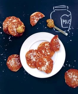 Spelt pretzel rounds
