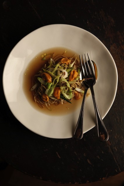 Spelt spaghetti with kombu and onion broth