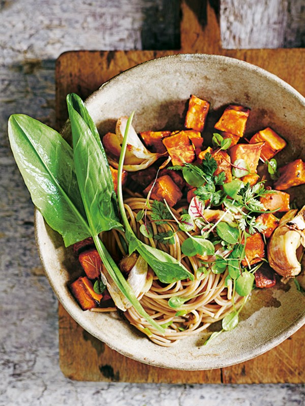 Spelt spaghetti with roast garlic and sweet potato