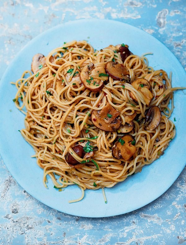 Spelt spaghetti with spicy sesame mushrooms
