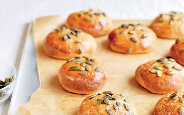 Spelt, yoghurt & pumpkin seed rolls