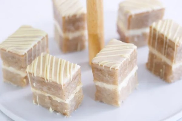 Spice cake petit fours