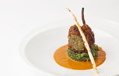 Spice-crusted lamb rack, with spinach-potatoes and moilee-tomato sauce