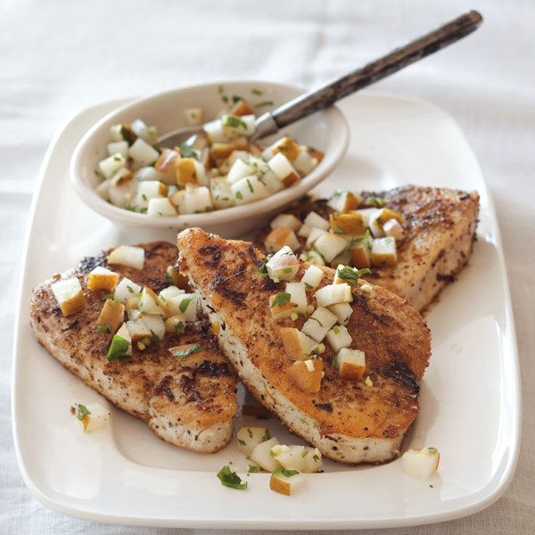Spice-crusted tuna with fresh pear chutney