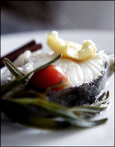 Spice-flavored poached cod