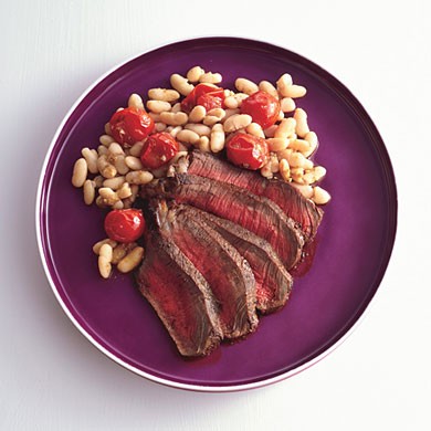 Spice-rubbed steak with white beans and cherry tomatoes