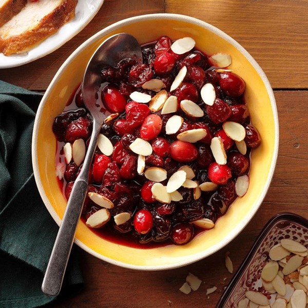 Spiced Amaretto cranberry sauce
