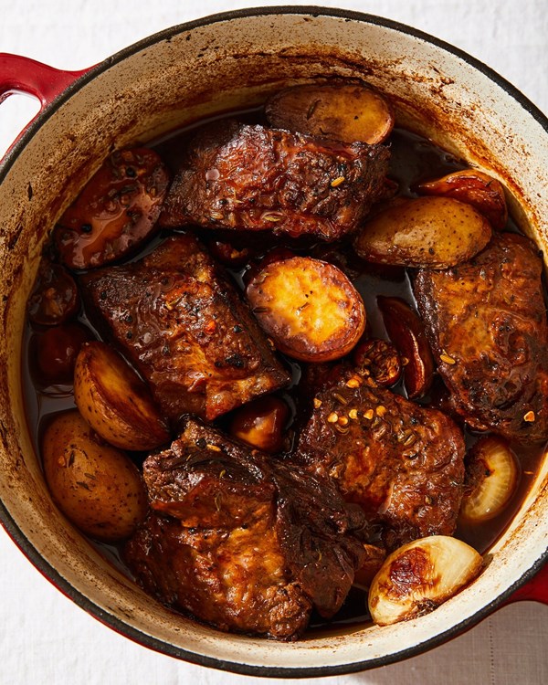 Spiced and braised short ribs with creamy potatoes