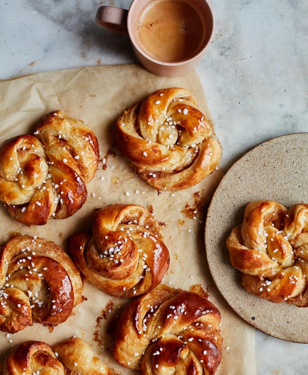 Spiced apple and rum buns