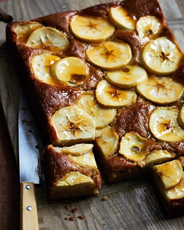 Spiced apple cake