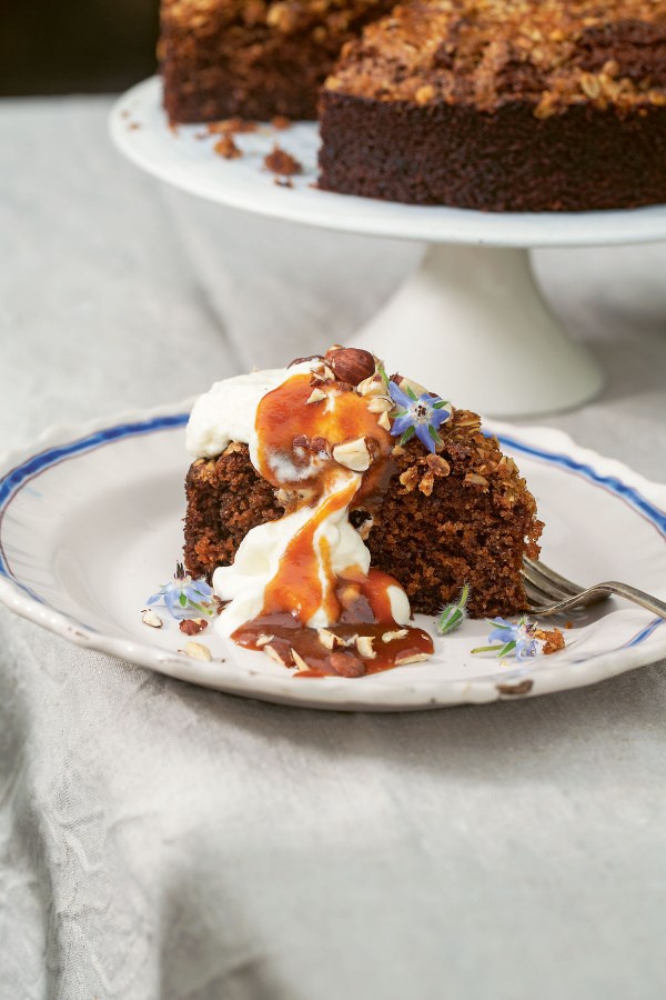 Spiced apple cake