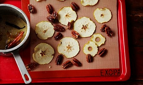 Spiced apple chips