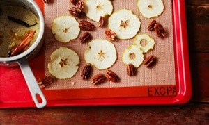 Spiced apple chips