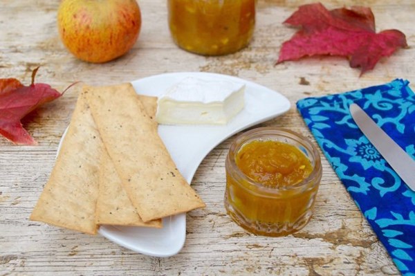 Spiced apple chutney