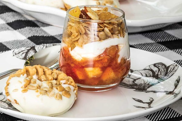 Spiced apple parfaits [Sunflower granola]