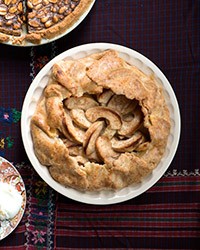 Spiced apple pie with cheddar crust