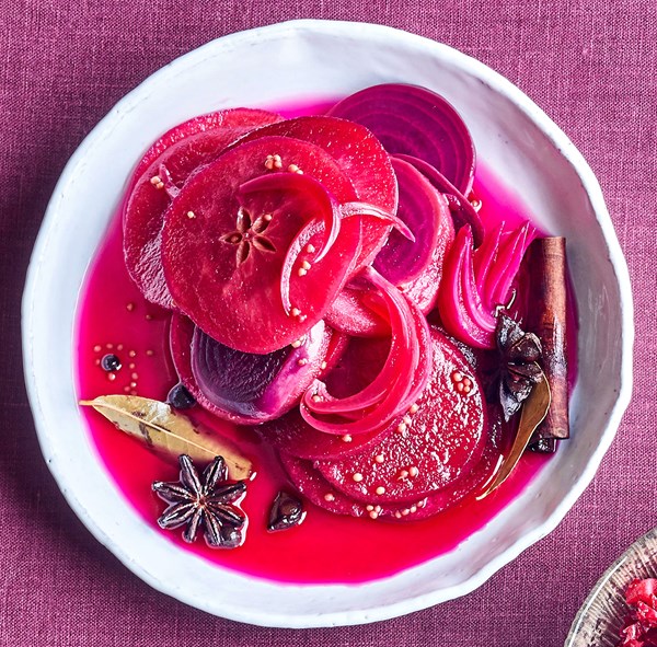 Spiced apple rings with beets
