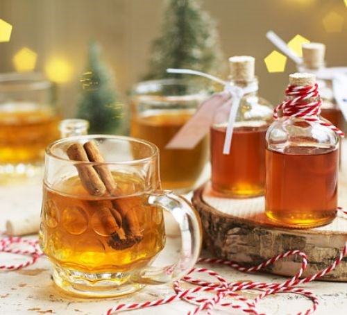 Spiced apple syrup with clementine and clove